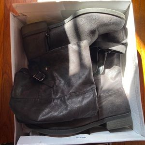 calf high boots, under knee black /grey